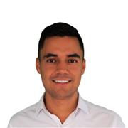 politólogo e internacionalista ofrece clases de ciencias sociales